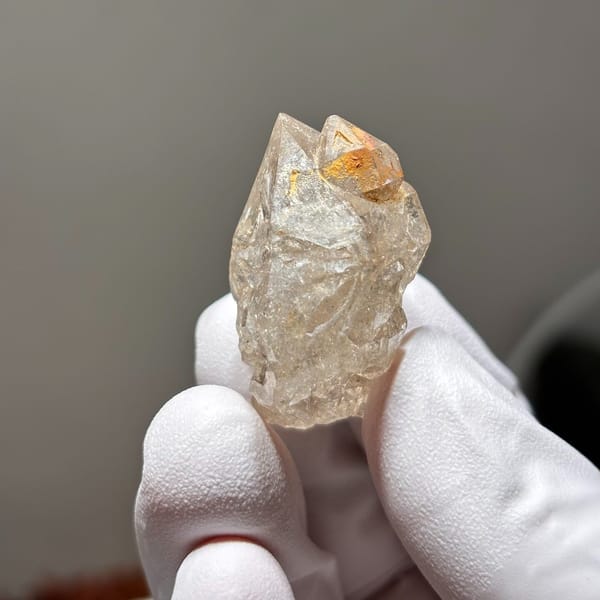 Skeletal Quartz Floater Jinkouhe 3.4 cm — detail view