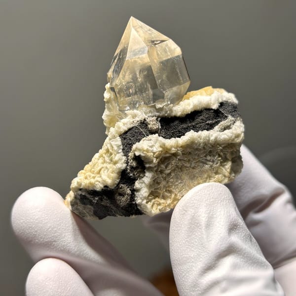 Sparkle Quartz Crystal Yunnan 4.6 cm — detail view