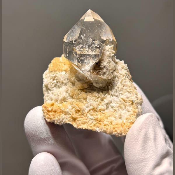 Sparkle Quartz Crystal Yunnan 4.6 cm — detail view