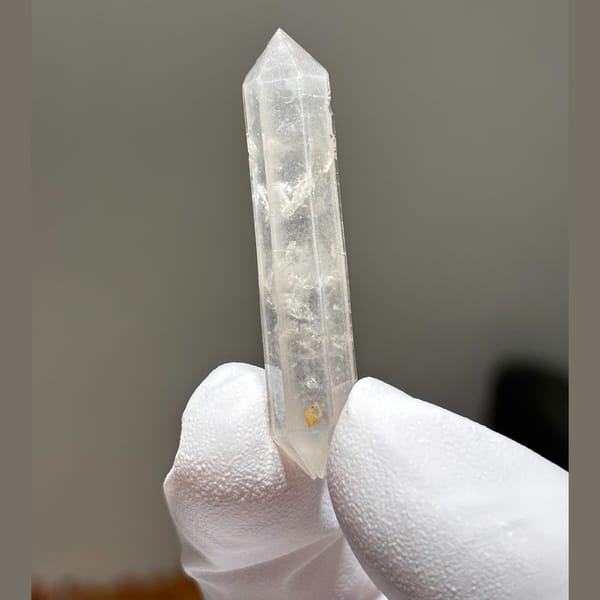 White Sketch DT Quartz with Vugs Yunnan 4.7 cm — detail view