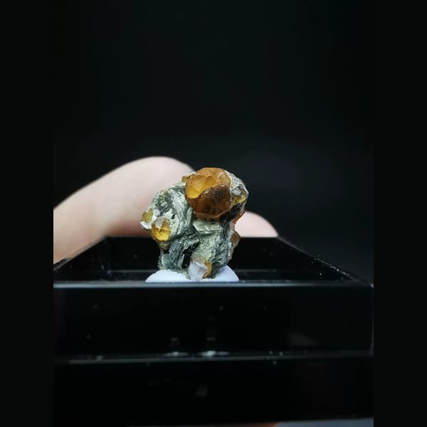 Orange Fanta garnet from Fujian — alternate view