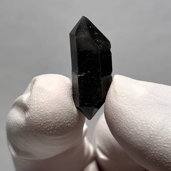 Dt quartz Yunnan 2.4 cm — complete view