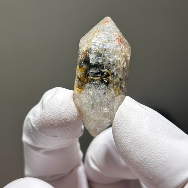 Burst-Crystal Quartz Yunnan 3.9 cm — complete view