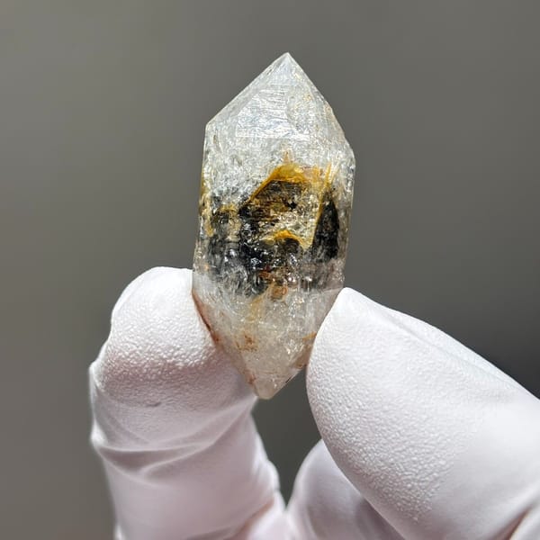 Burst-Crystal Quartz Yunnan 3.9 cm — detail view