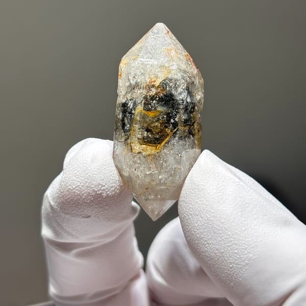 Burst-Crystal Quartz Yunnan 3.9 cm — detail view