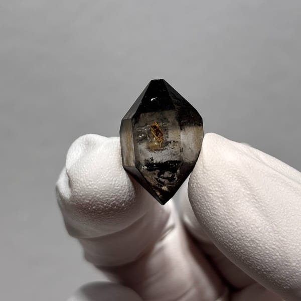 Capped DT Quartz with Vug Guizhou 2.2 cm — alternate view