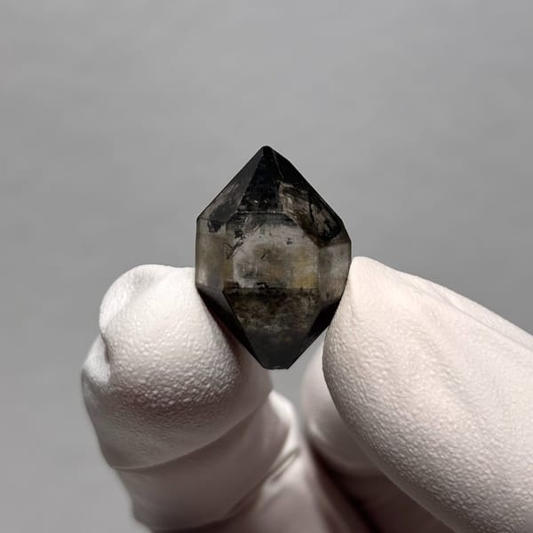 Capped DT Quartz with Vug Guizhou 2.2 cm — alternate view