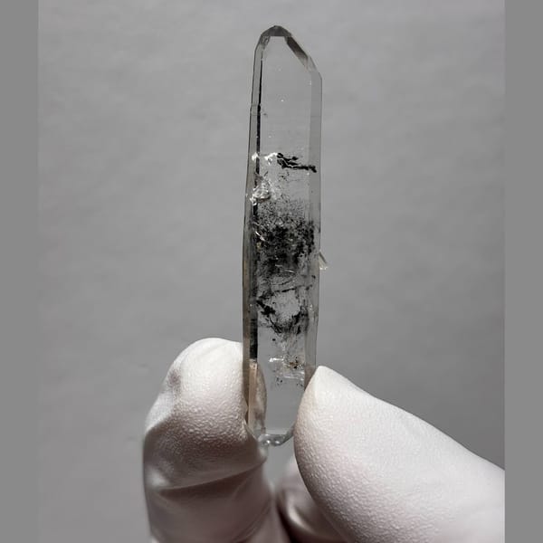 Slender DT Quartz Jinkouhe 6.1 cm — complete view