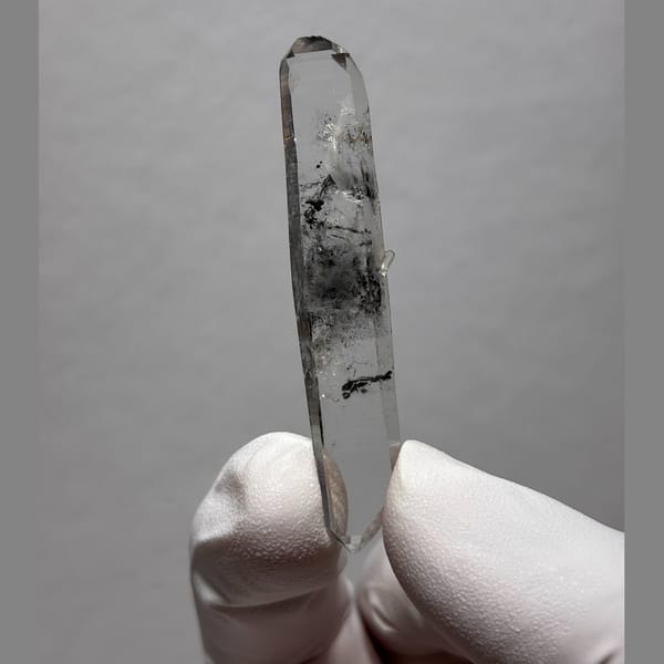 Slender DT Quartz Jinkouhe 6.1 cm — detail view