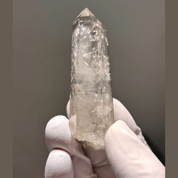 Quartz Point Xuebaoding 7.9 cm — complete view
