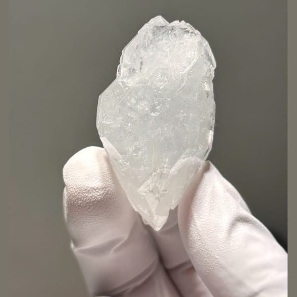 Quartz Floater Xuebaoding 5.2 cm — alternate view
