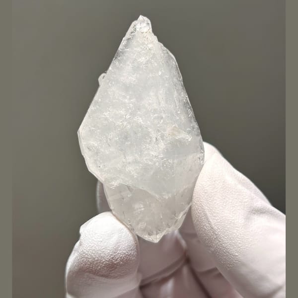 Quartz Floater Xuebaoding 5.2 cm — alternate view