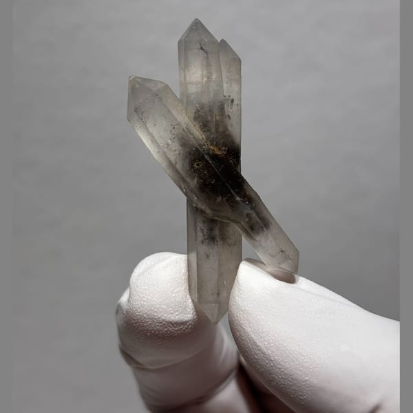 Dt quartz Yunnan 5.2 cm — complete view