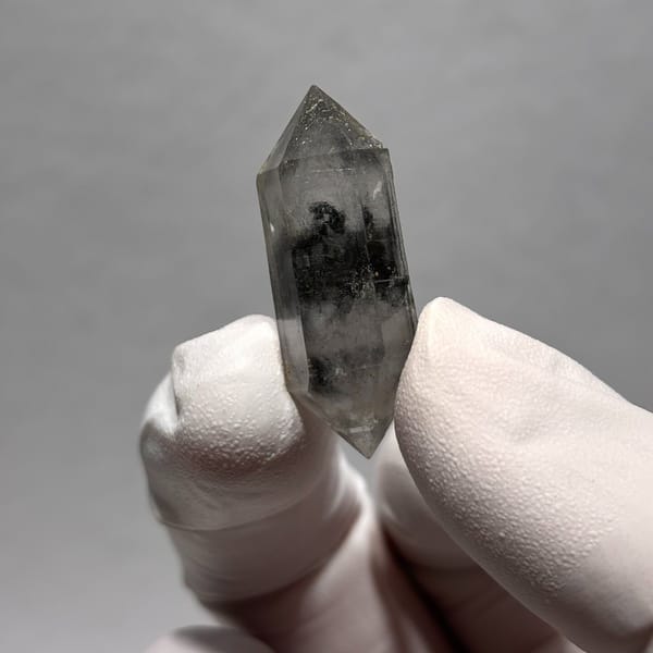 Dt quartz Yunnan 3.4 cm — complete view