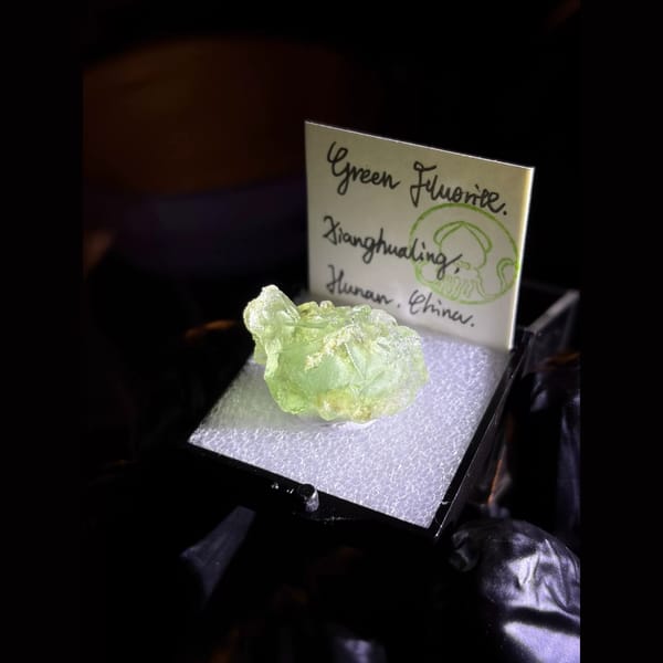Apple-green floater fluorite from Xianghualing — alternate view