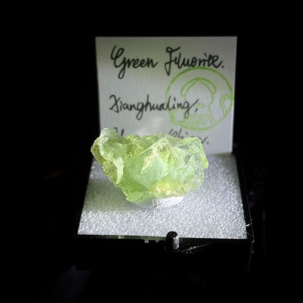 Apple-green floater fluorite from Xianghualing — detail view