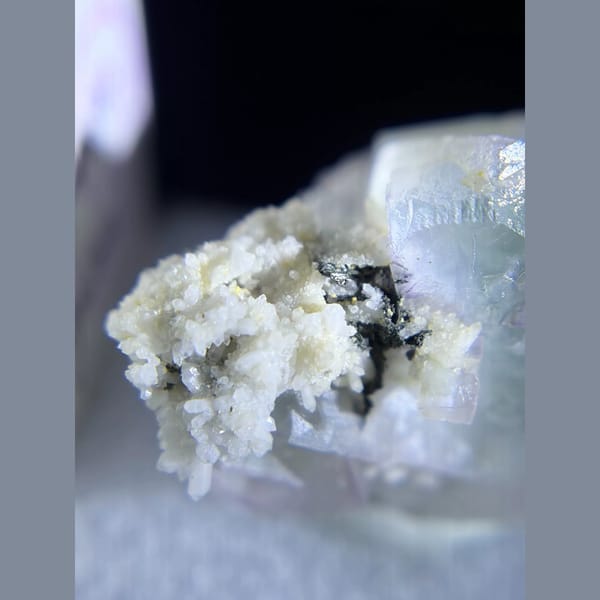 Porcelain fluorite with purple rim from Yaogangxian — detail view