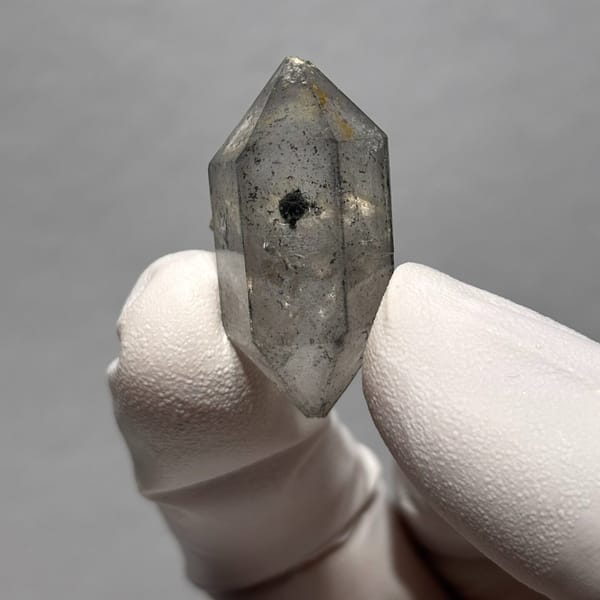 Flower-Tip Sketch DT Quartz Yunnan 3.1 cm — complete view