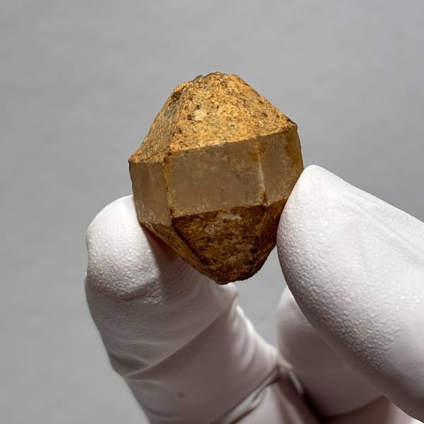 Old-Skin Capped Quartz Yunnan 2.7 cm — alternate view