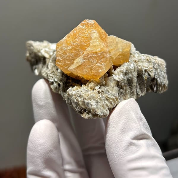 Scheelite Xuebaoding 7.5 cm — alternate view