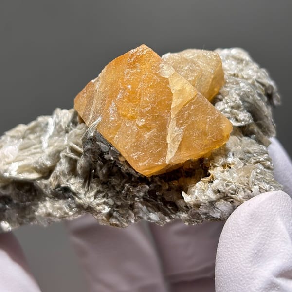 Scheelite Xuebaoding 7.5 cm — detail view