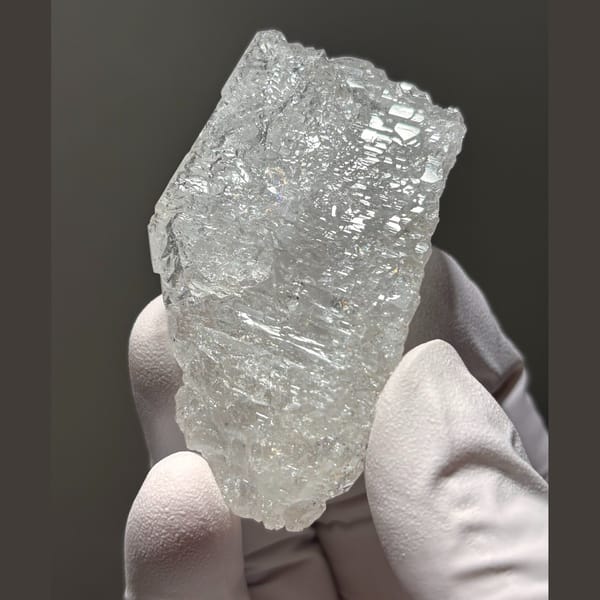 Skeletal Quartz Floater Jinkouhe 6.5 cm — complete view