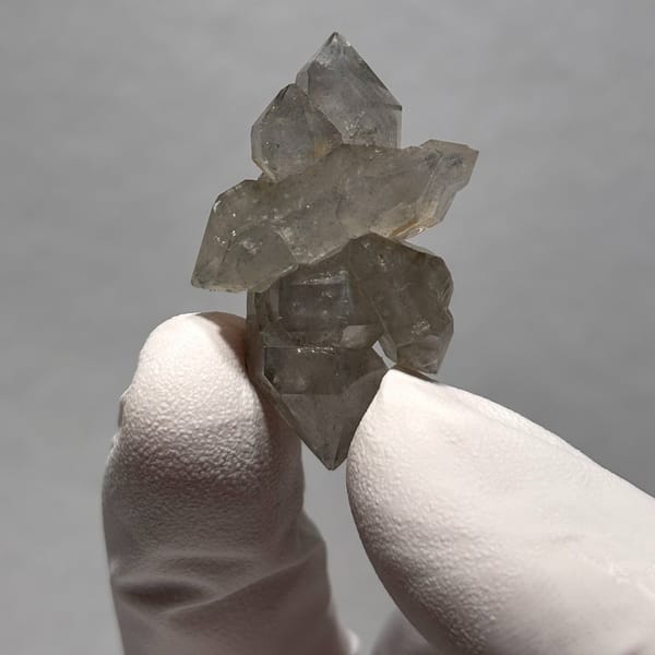 Multi-Crystal Sketch Quartz Yunnan 3.7 cm — complete view