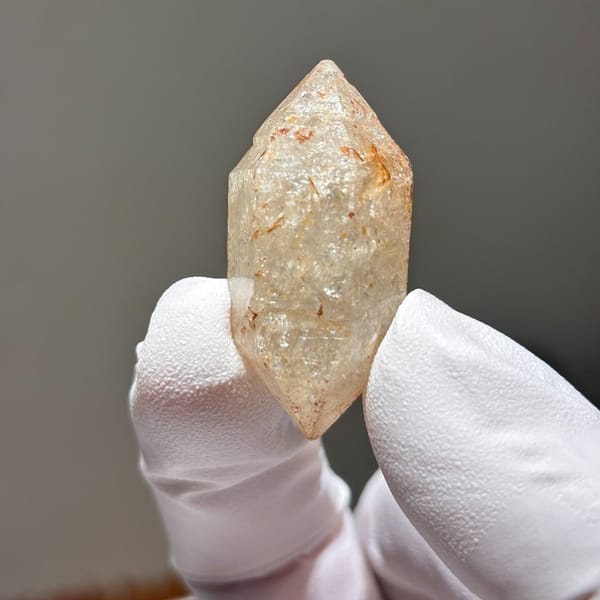 Burst-Crystal Quartz Yunnan 3.7 cm — complete view
