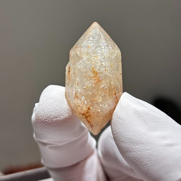 Burst-Crystal Quartz Yunnan 3.7 cm — detail view