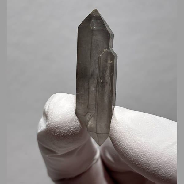 Etched Sketch Quartz Yunnan 4.6 cm — detail view