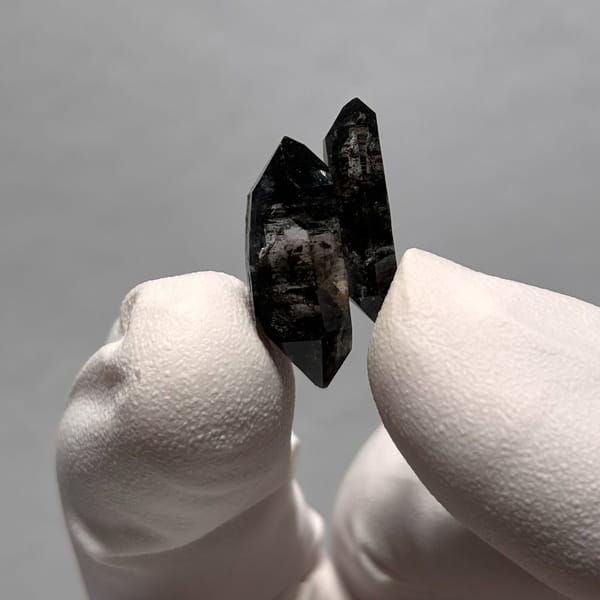 Twin DT Quartz Yunnan 2.2 cm — alternate view