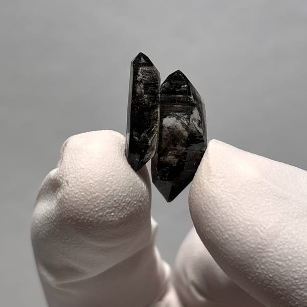 Twin DT Quartz Yunnan 2.2 cm — alternate view