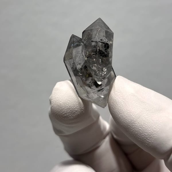 Flowing-Sand DT Quartz Yunnan 3.2 cm — complete view