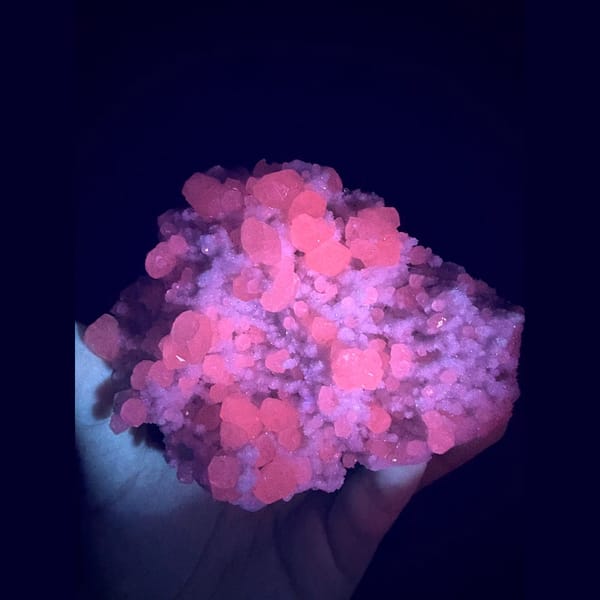 Large snowy sugary calcite with quartz from Fujian — detail view