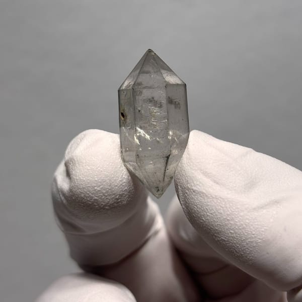 Etched Sketch Quartz with Vug Yunnan 2.8 cm — detail view