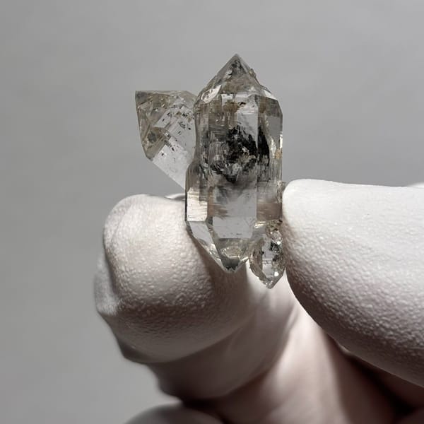 Multi-Crystal DT Quartz Yunnan 2.5 cm — detail view