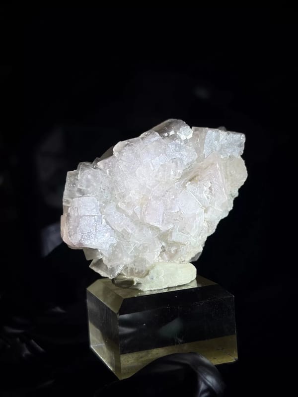 Complete reverse crystal face of the exact Yunnan fluorite specimen