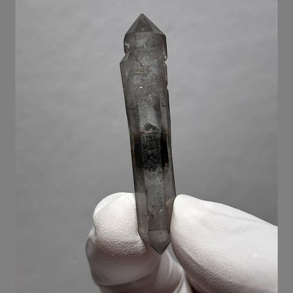 Dt quartz Yunnan 5.6 cm — complete view