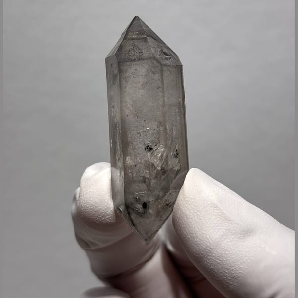 Enhydro Sketch DT Quartz Yunnan 5.4 cm — detail view