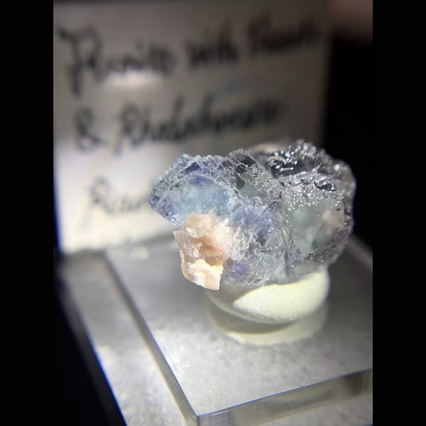 Etched blue fluorite with rhodochrosite from Piaotang — detail view