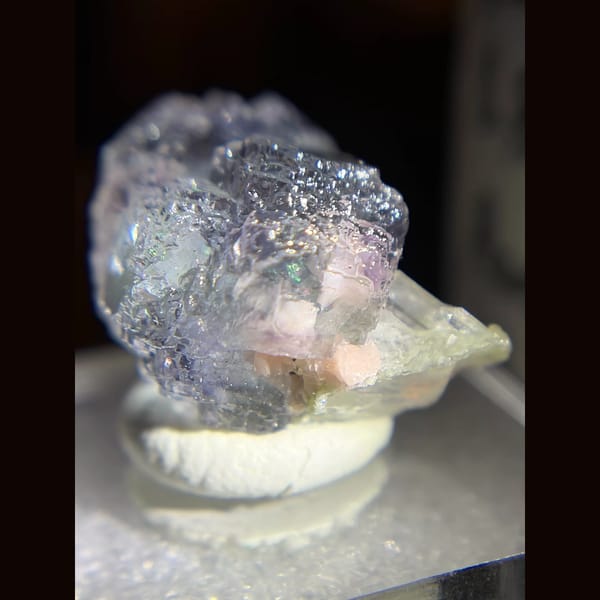 Etched blue fluorite with rhodochrosite from Piaotang — detail view