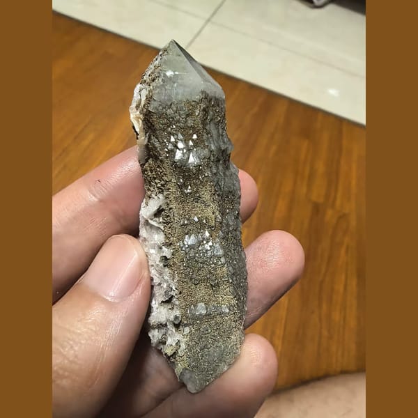 Dragon scale quartz with white calcite — alternate view