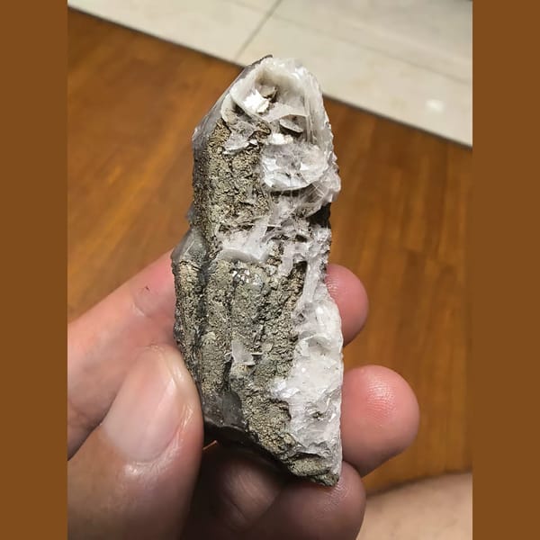 Dragon scale quartz with white calcite — alternate view