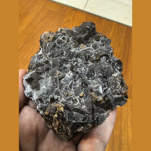Large sugary sparkling garnet — complete view