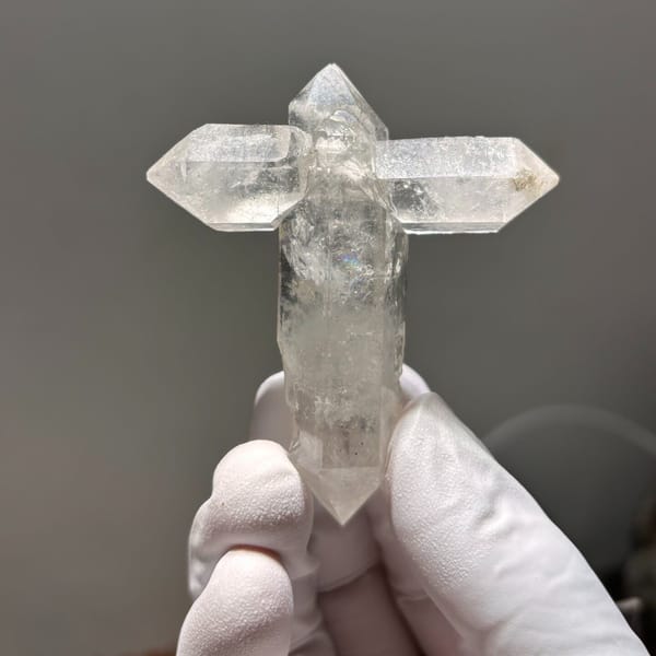 Cross-Twin DT Quartz Yunnan 6.8 cm — alternate view