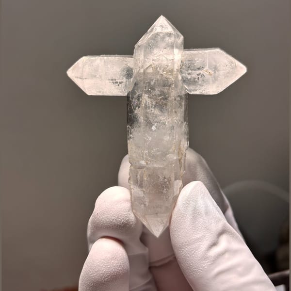 Cross-Twin DT Quartz Yunnan 6.8 cm — alternate view