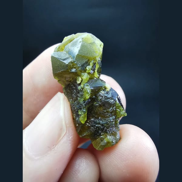 Gem-quality yellow-green sphalerite — complete view