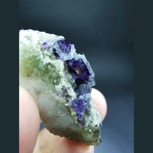 Purple fluorite with mica and quartz from Yindu — complete view