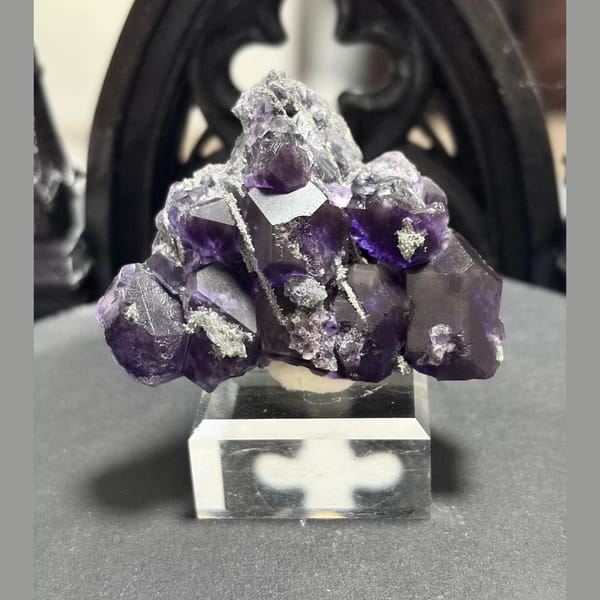 Old-stock tanzanite purple fluorite from Fujian — complete view