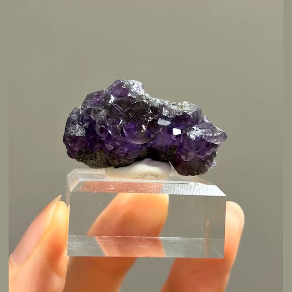 Old-stock tanzanite purple fluorite from Fujian — complete view